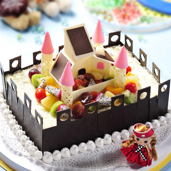 城堡(3磅):3磅(10寸),蛋糕+双层夹心+时令水果+造型巧克力_一品轩蛋糕-中国鲜花礼品网