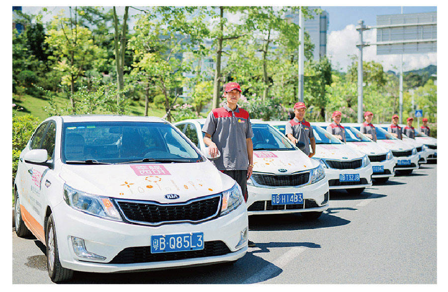 r 原材料:苏格兰巧克力,淡奶油,百利甜酒,牛奶,鸡