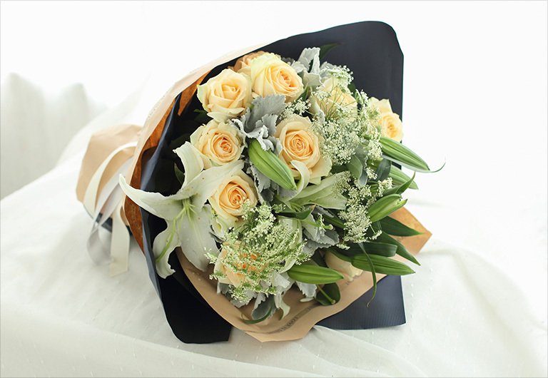 天秤座守护花:香槟玫瑰11枝、白百合3枝、蕾丝