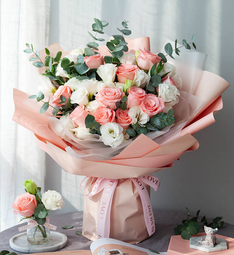 恋爱一周年纪念日想给女友送花 可以送哪些花呢